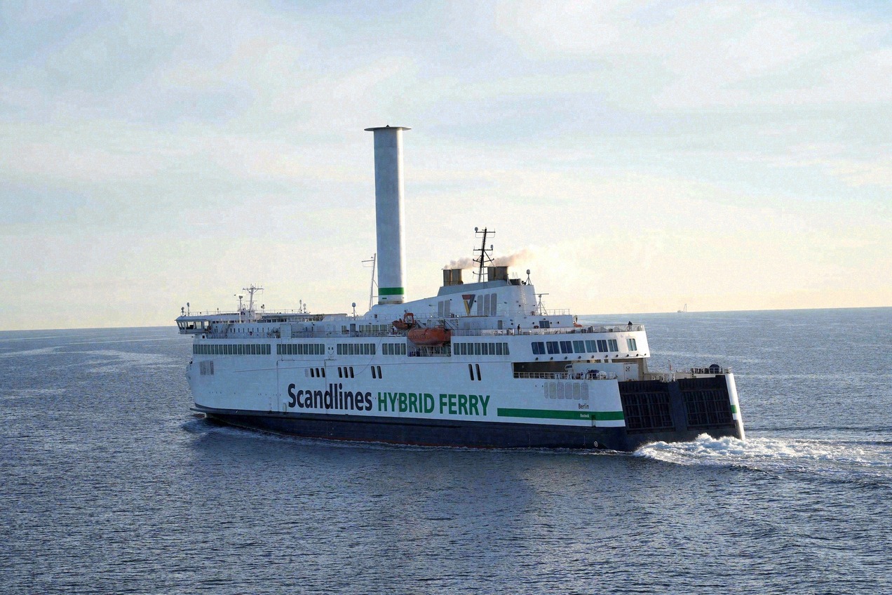 Υβριδικό πλοίο της Scandlines στη διαδρομή Ρόστοκ - Γκέντσερ