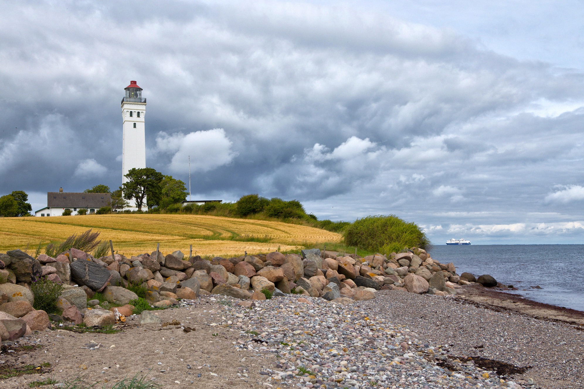 Vuurtoren aan de kust van Langeland - het eiland bereik je vanaf Lolland in 45 minuten met Langelandslinjen.